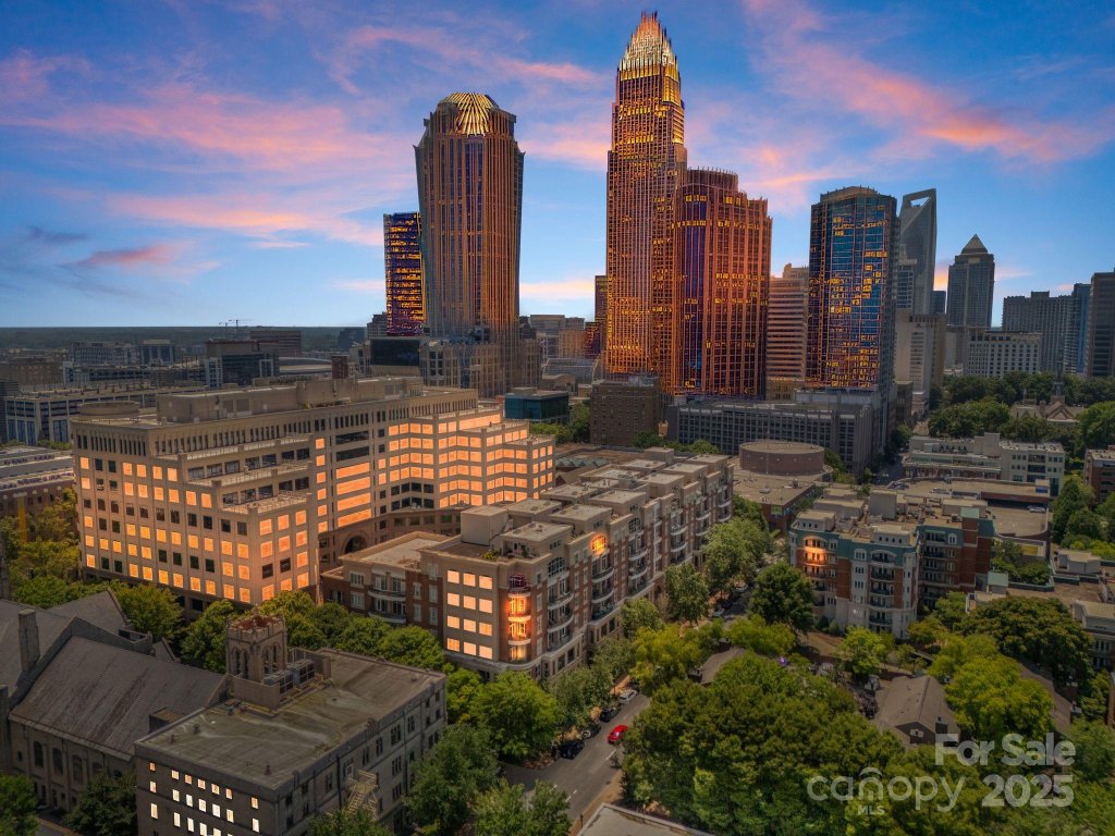 400 North Church, Charlotte community