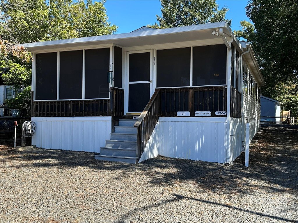 121 S Cardinal Drive
