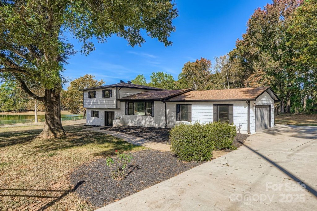 Northwoods, Charlotte community