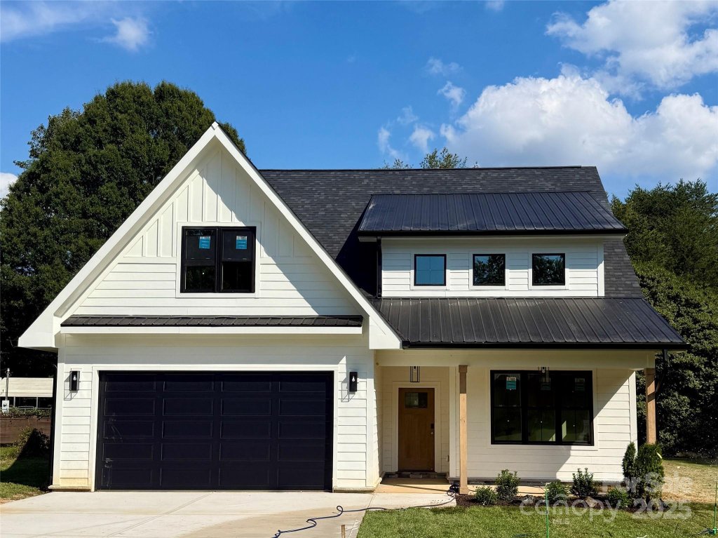 Regency Lake Village, Mooresville community