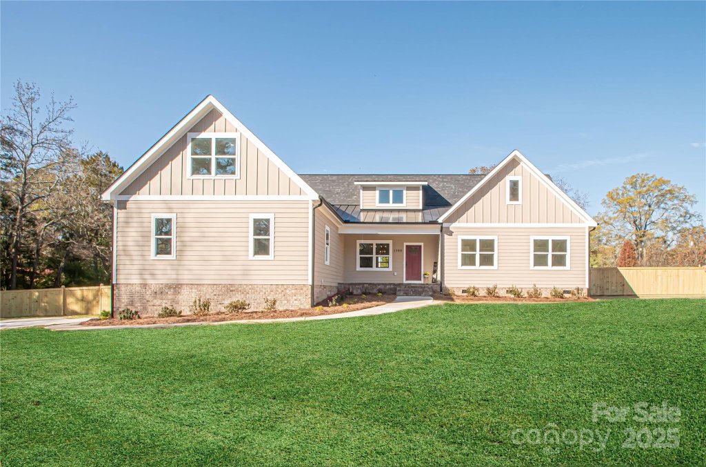 Shannon Hills, Monroe community