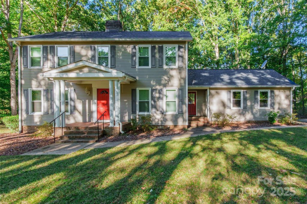 860 Redwood Lane