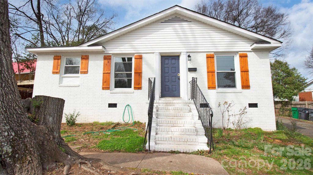 1325 Edgewater Drive