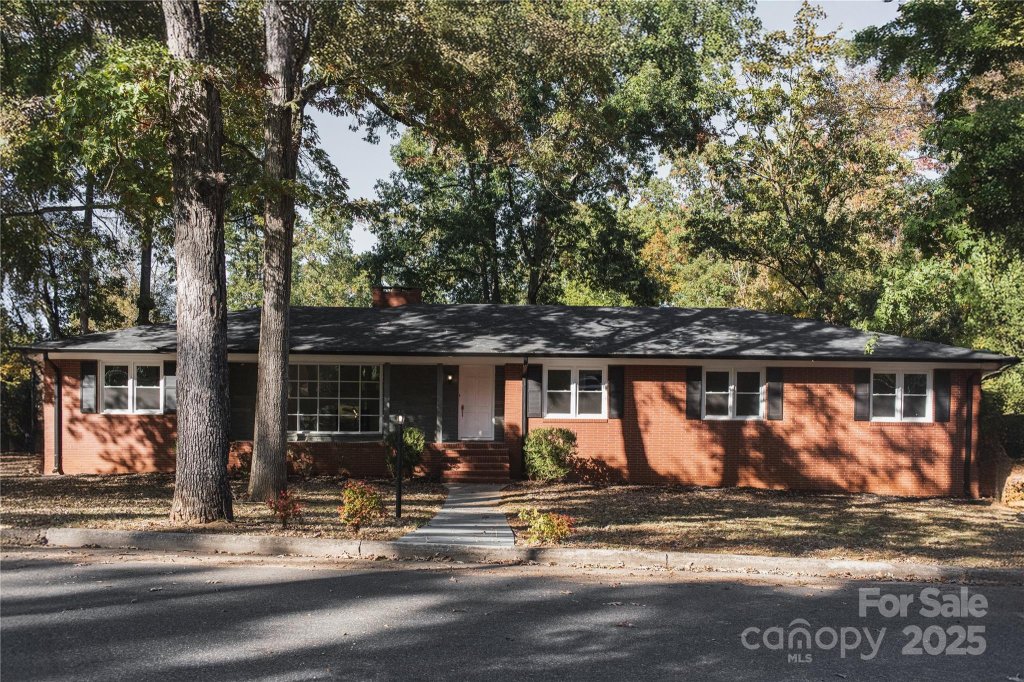 Forest Hills, Albemarle community