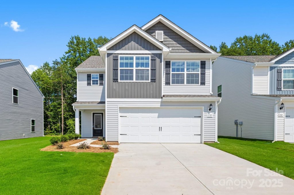 McKee Creek Village, Charlotte community