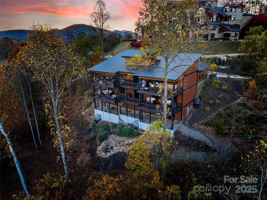 Crest Mountain, Asheville community