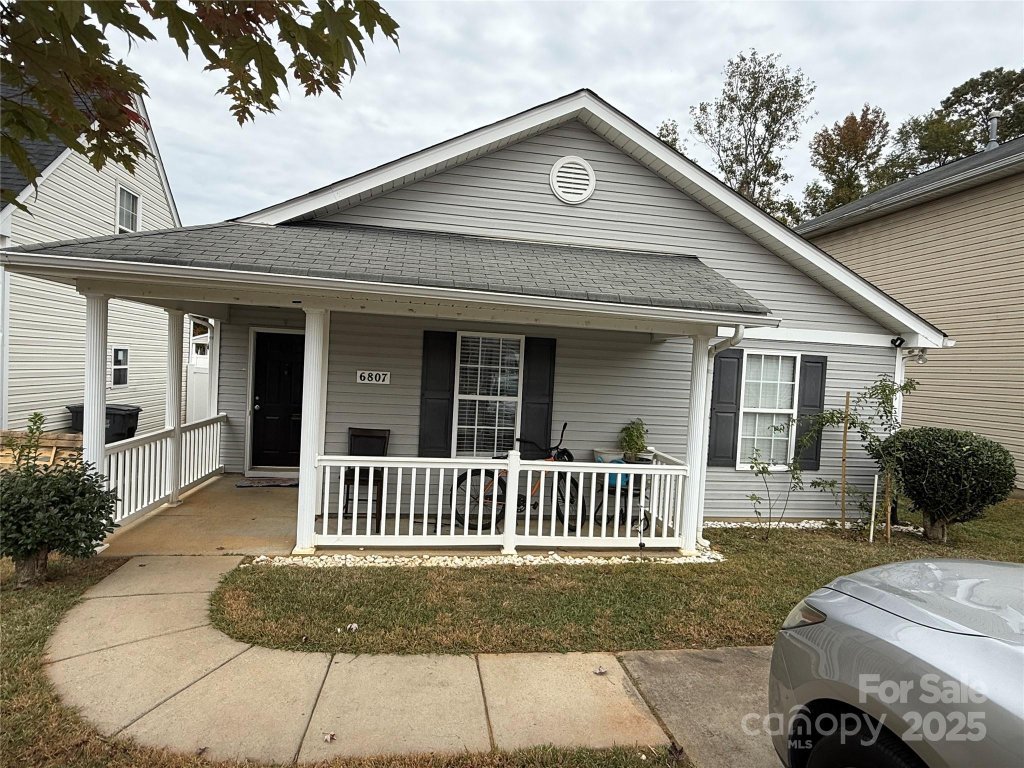 Henderson Oaks, Charlotte community