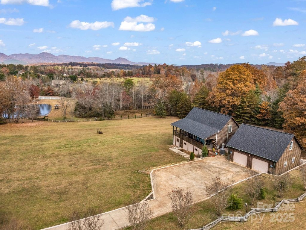 557 Emerald Parkway