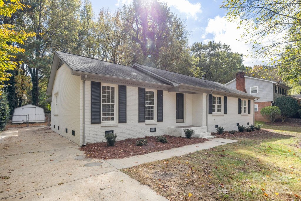 East Forest, Charlotte community