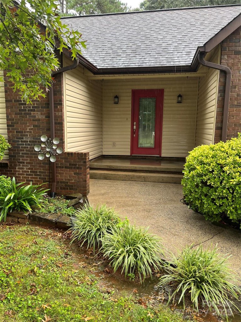 1704 Knightbridge Drive