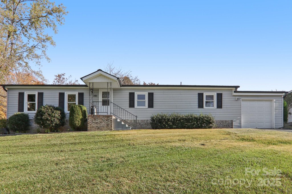 201 Cranbrook Circle