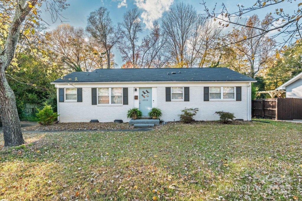 Darby Acres, Charlotte community