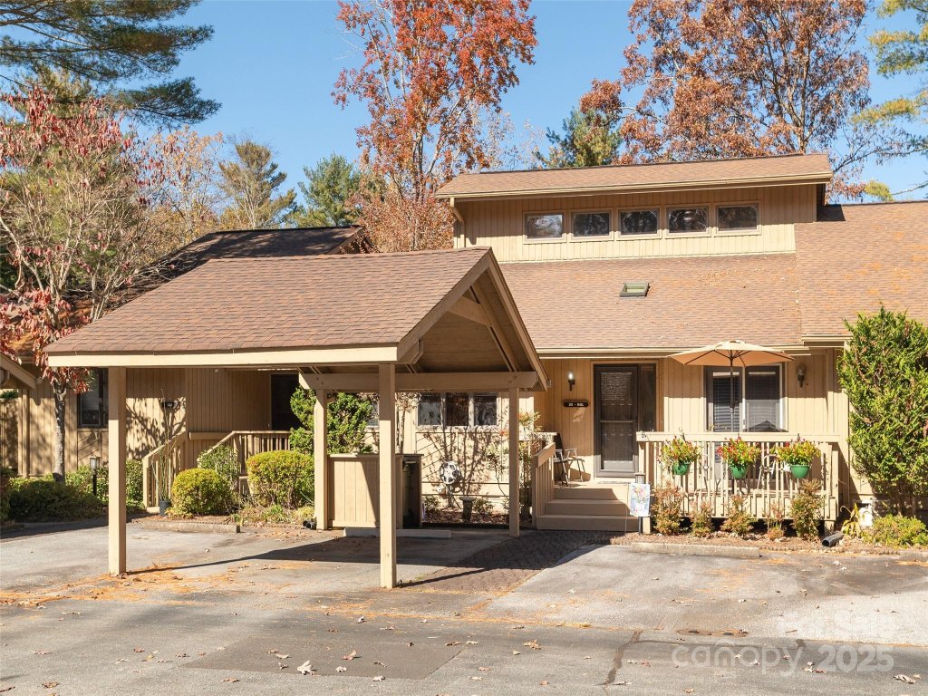 303 N Scarlet Oak Lane