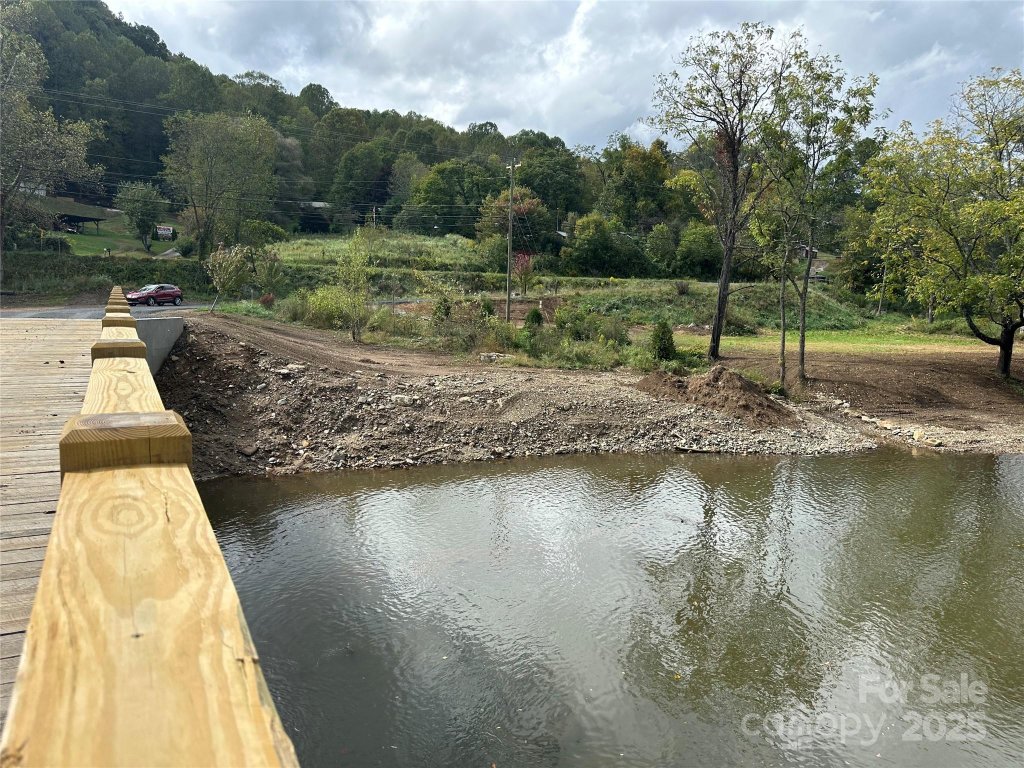 04 Highland River Parkway