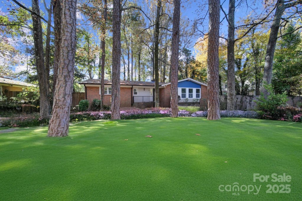 East Forest, Charlotte community