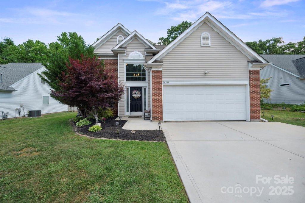McDowell Place, Charlotte community