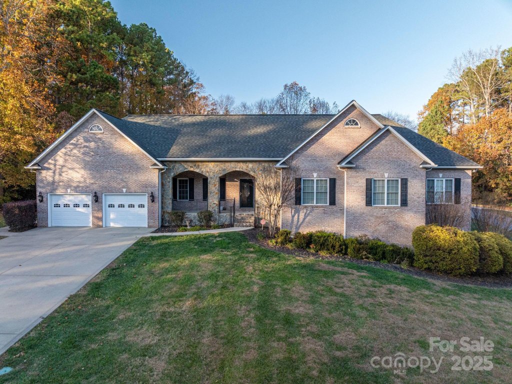 7522 Turnberry Lane
