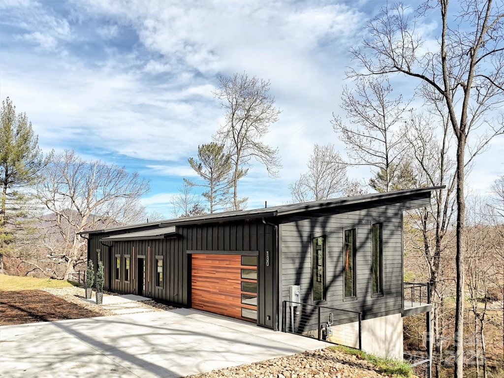 Midway Crossing, Clyde community