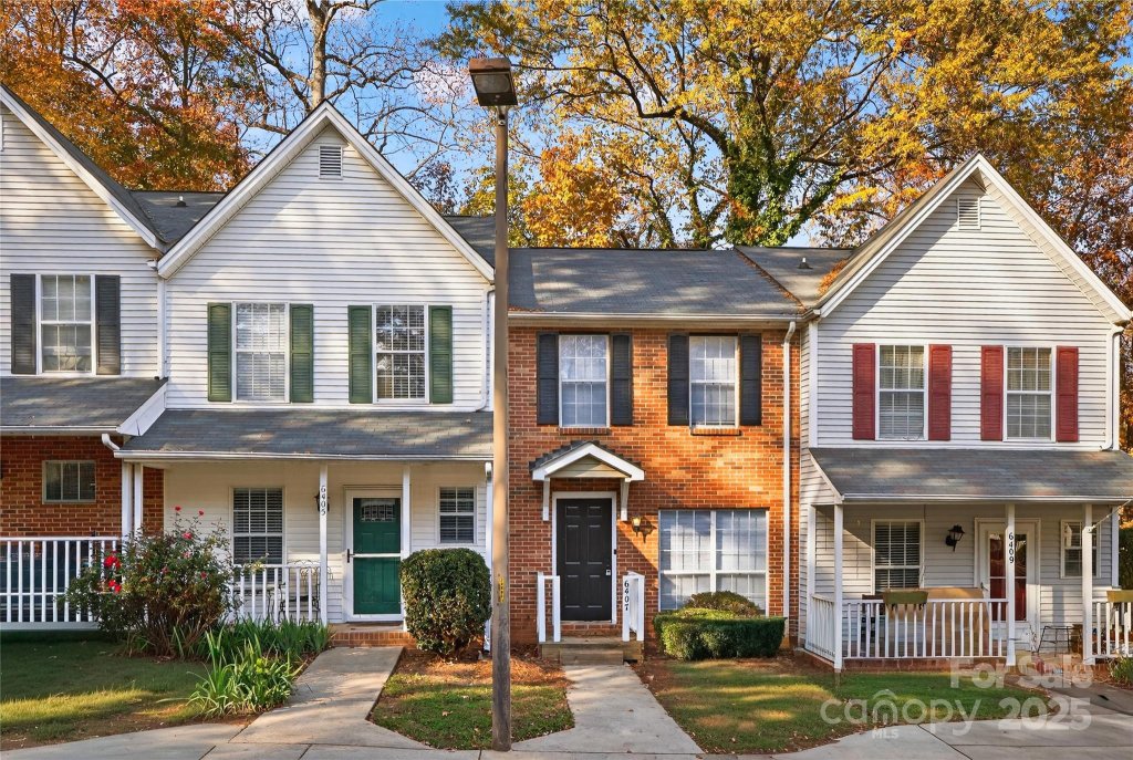 Windsor Grove, Charlotte community