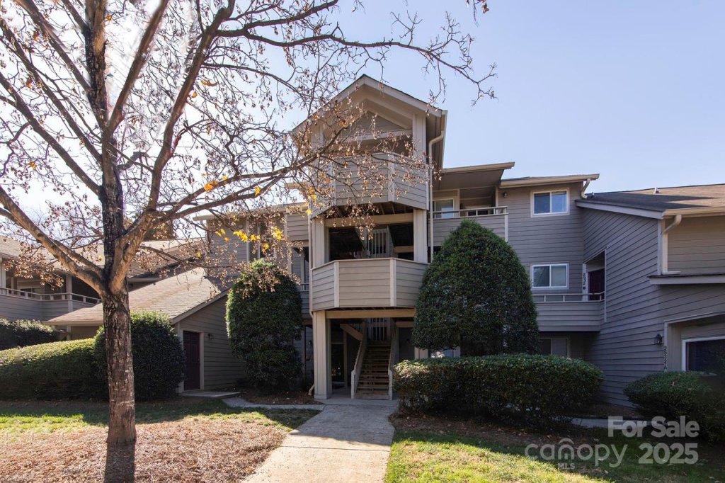 Creswick, Charlotte community