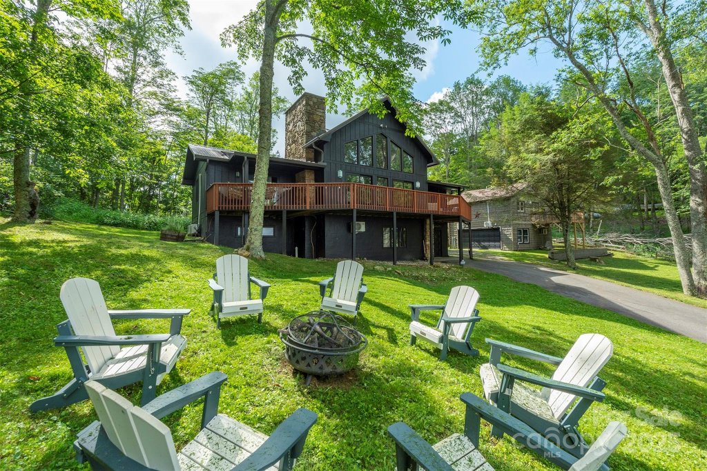 Wolf Laurel Estates, Mars Hill community