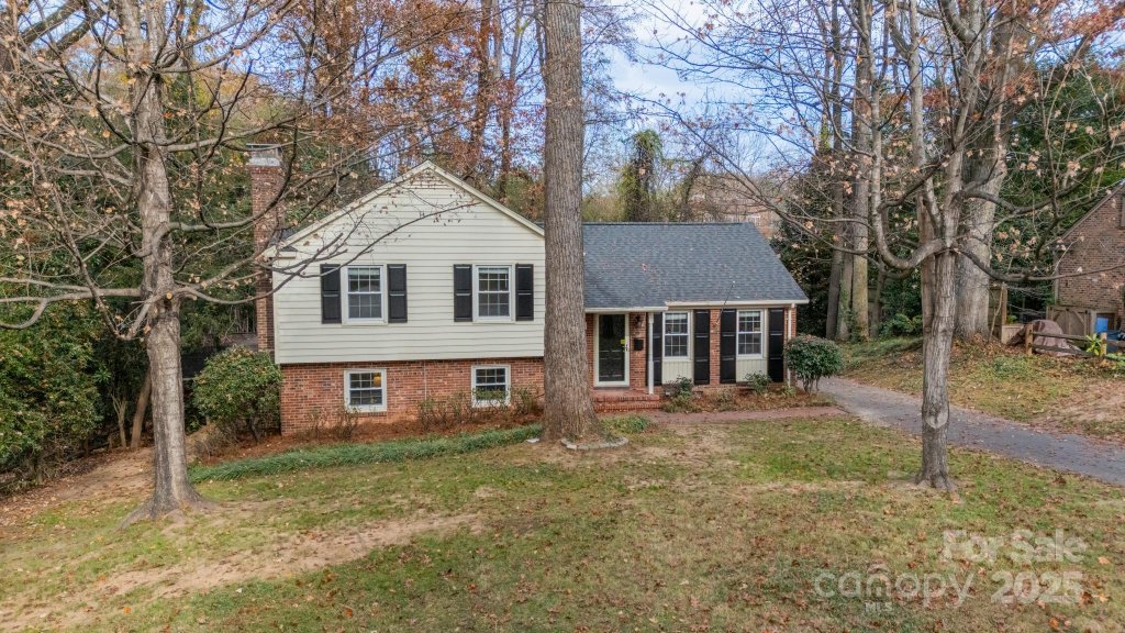 3221 Northampton Drive