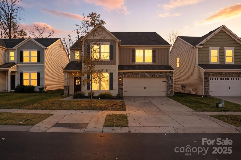 Gibbon Woods, Charlotte community