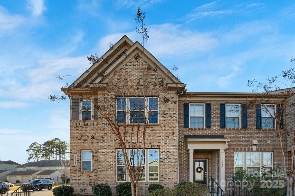 3005 Honeylocust Lane