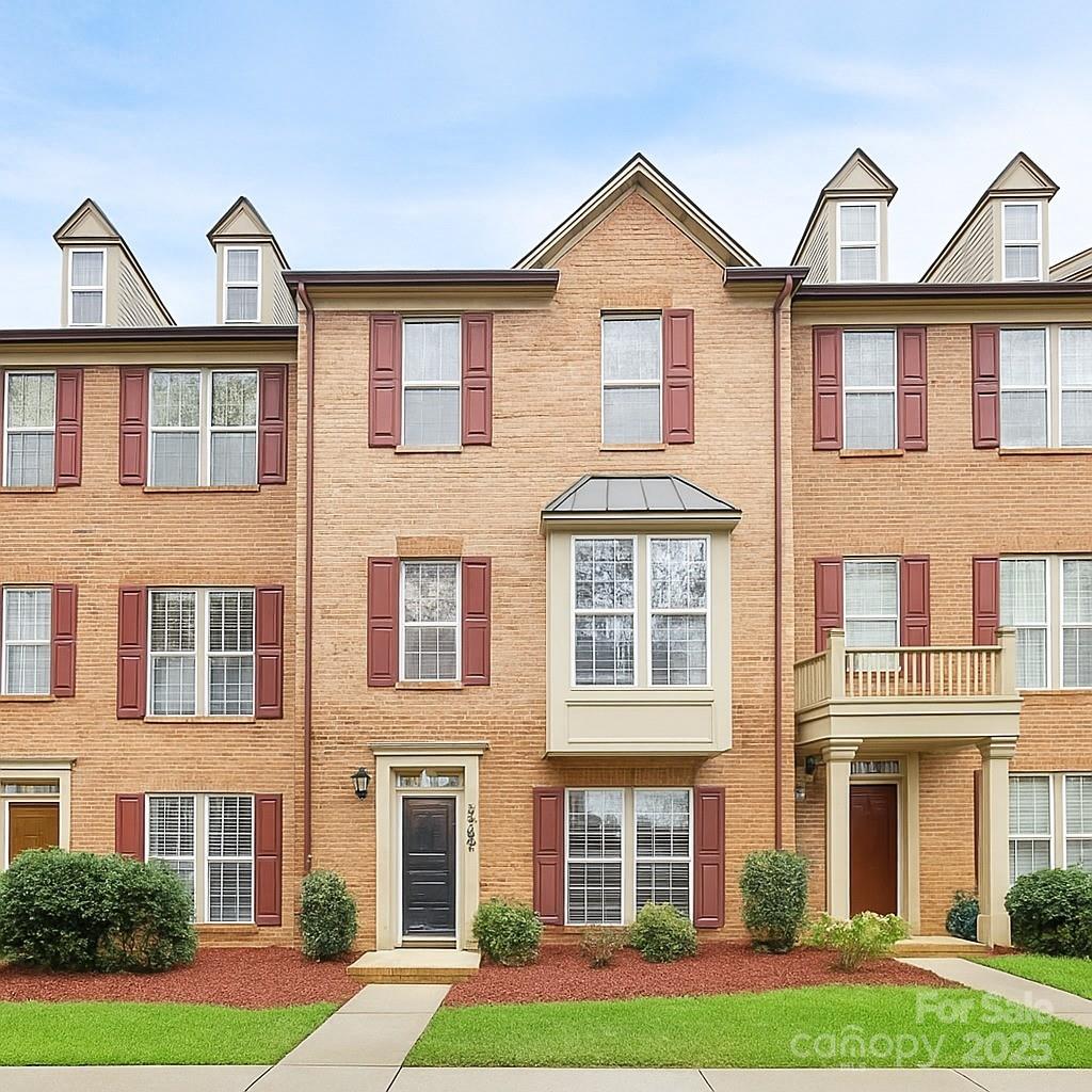 216 W Bland Street
