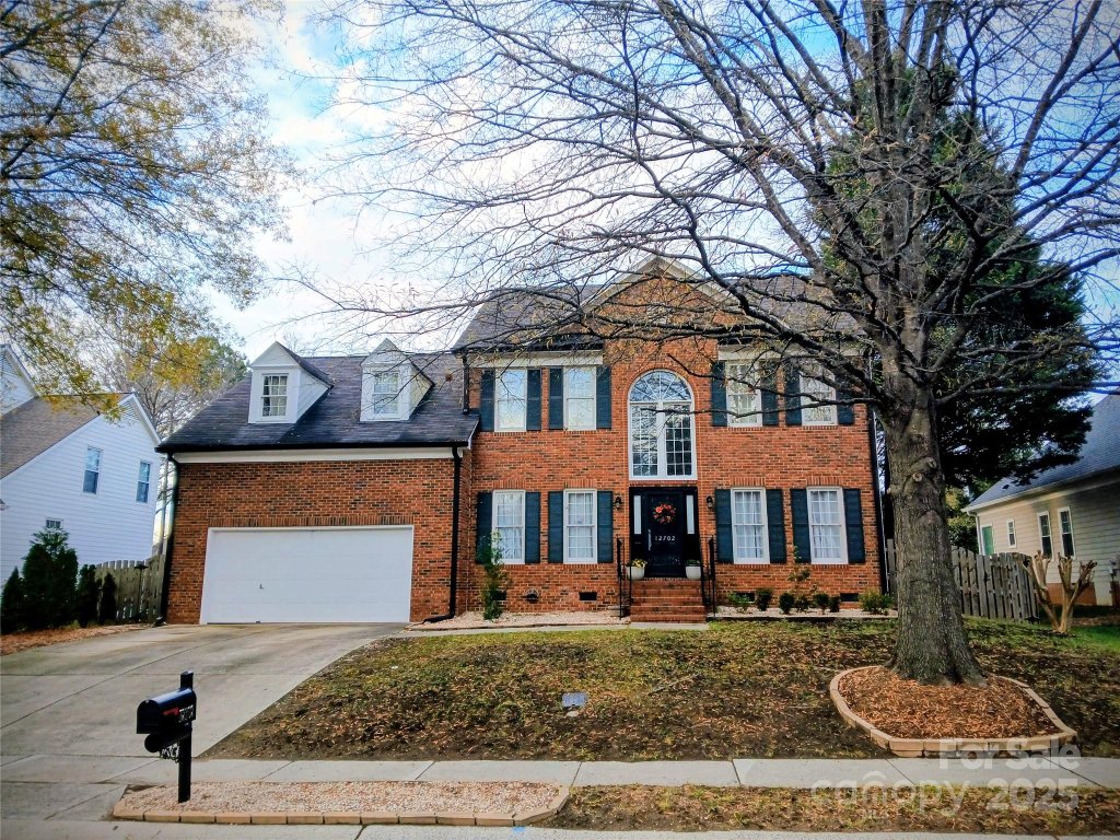 Hunters Gate, Charlotte community