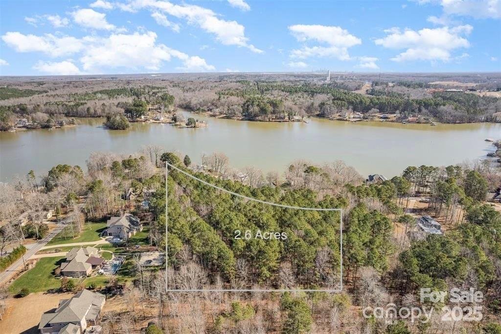 2810 Lakefront Drive