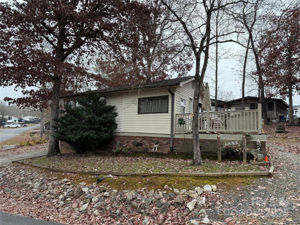 102 Arrowood Trail