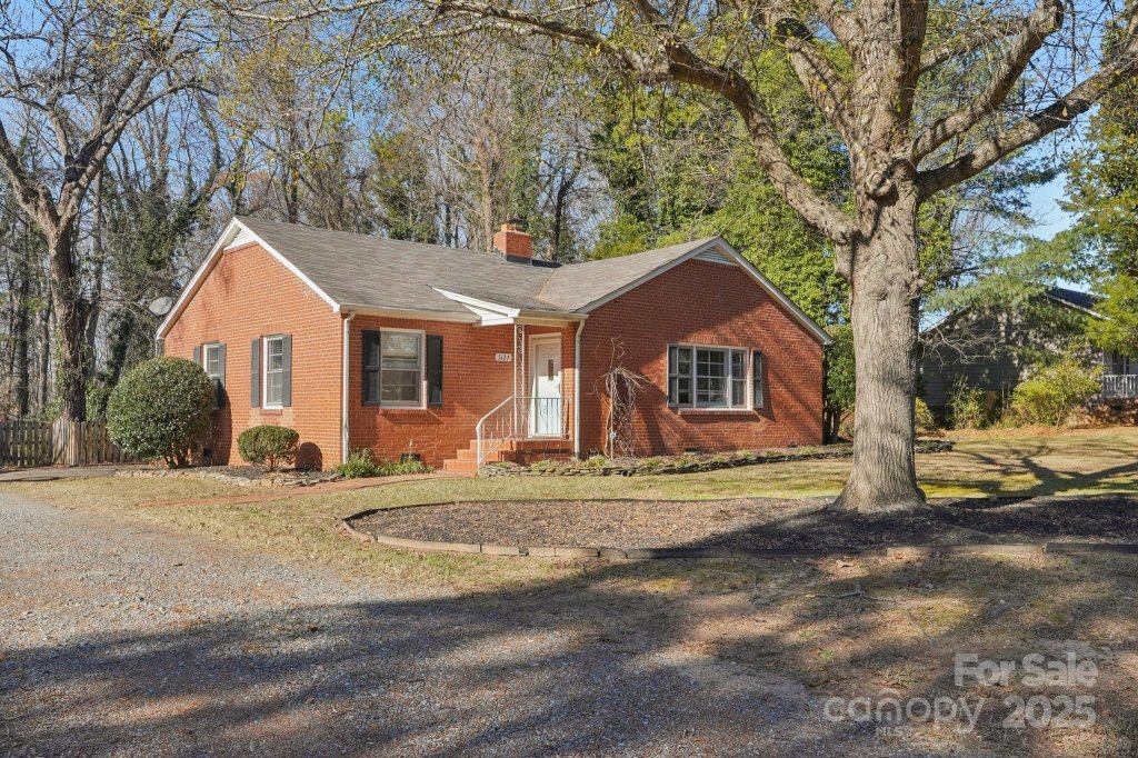 1127 Twin Lakes Road