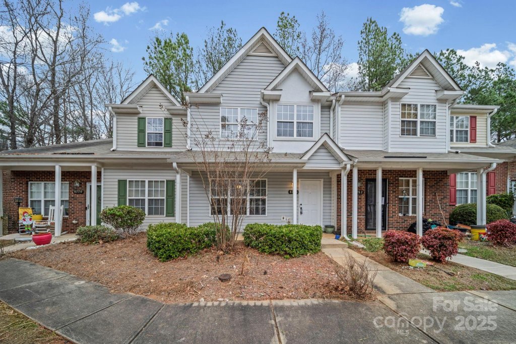 Kimmerly Woods, Charlotte community