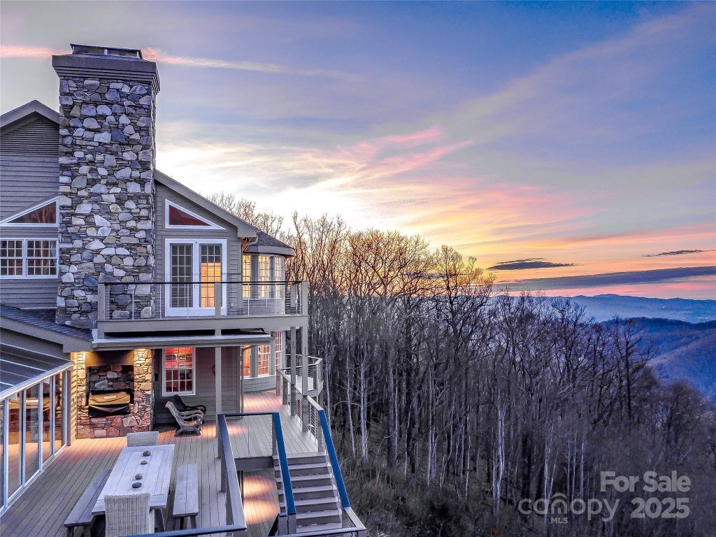 Mountain Meadows, Asheville community