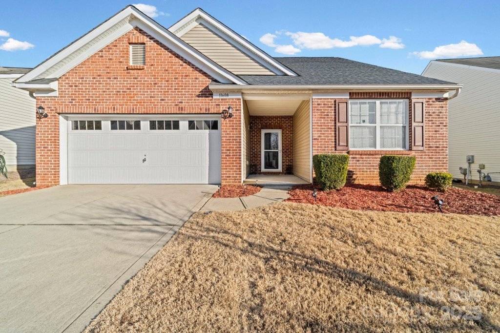 Woodbury, Charlotte community