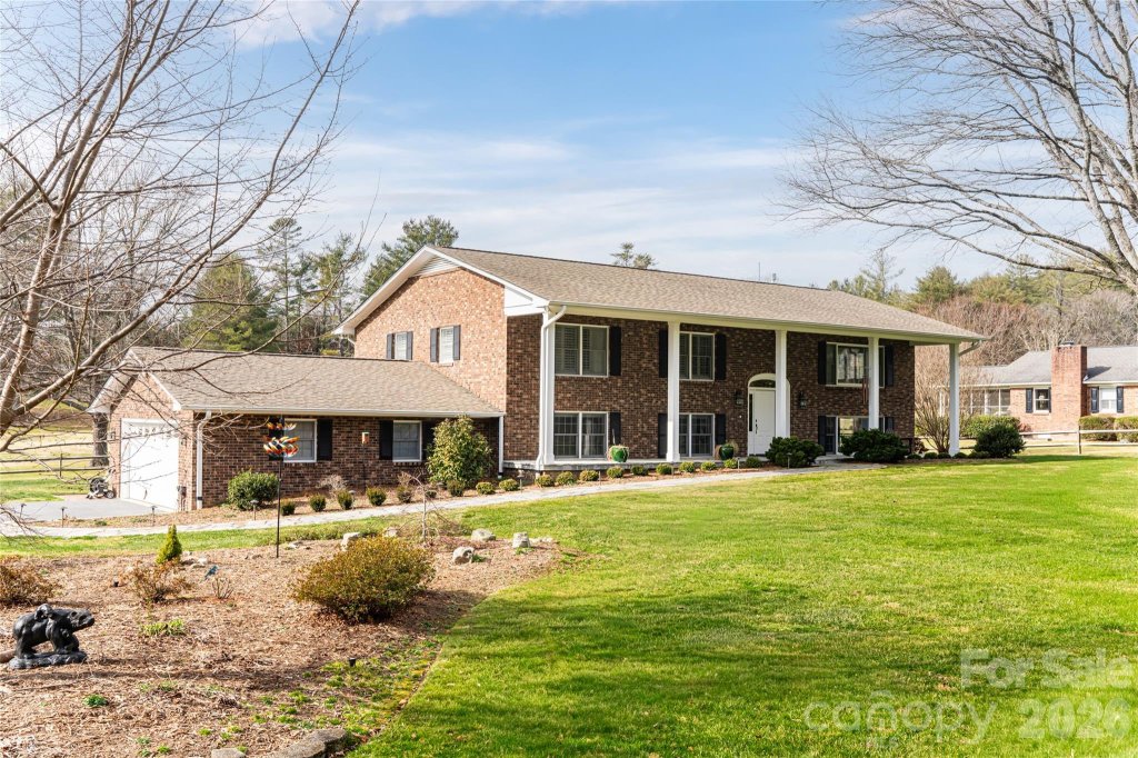 Crooked Creek, Hendersonville community