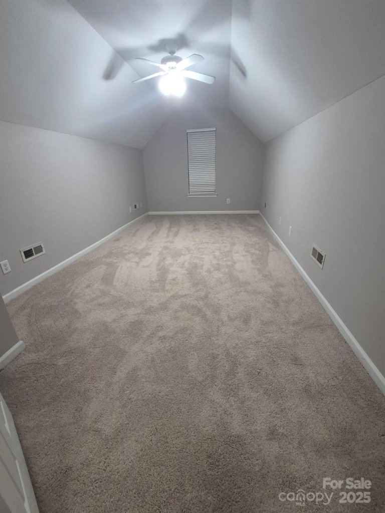 Southampton Commons, Charlotte community