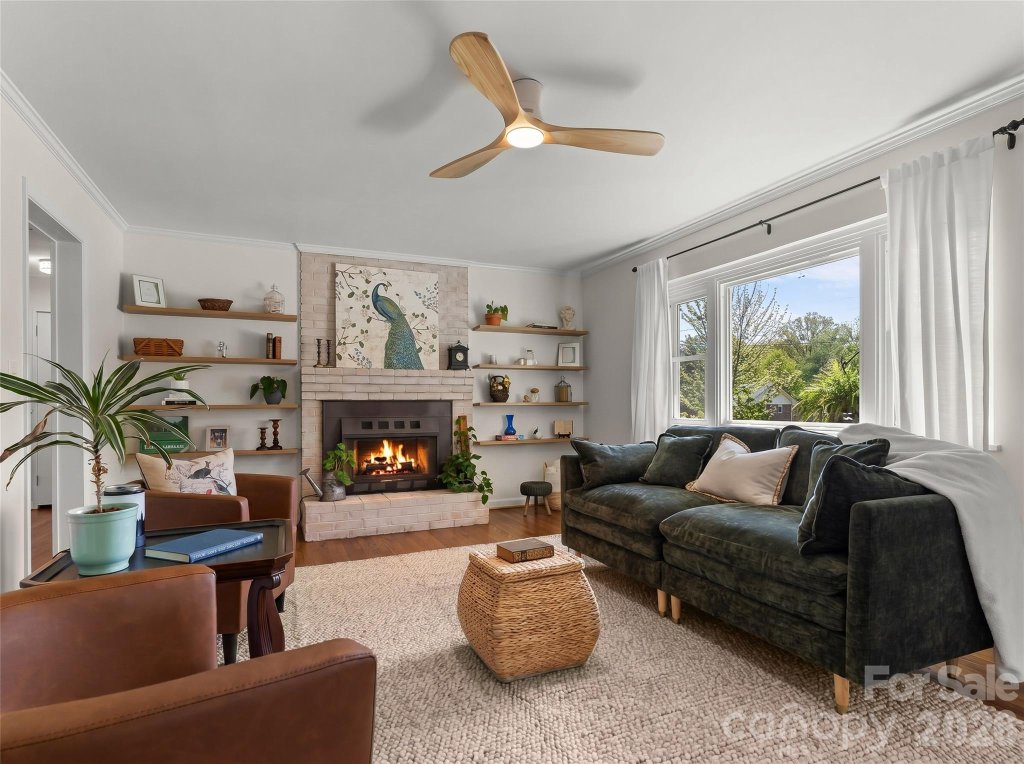 Pisgah Heights, Brevard community