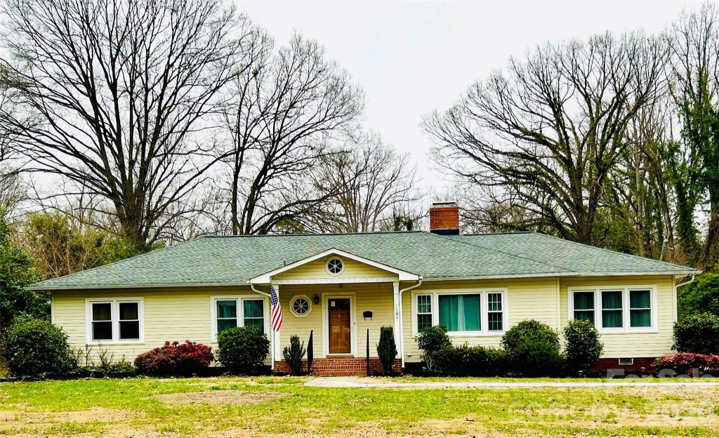 Roland Park, Gastonia community