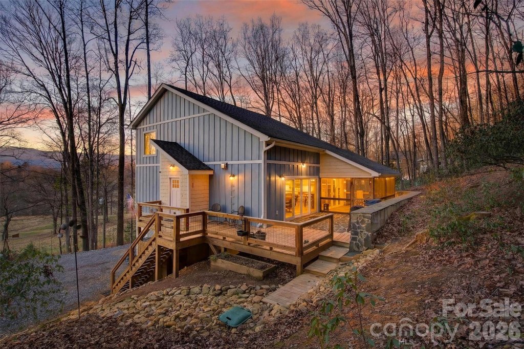 Jacks Mountain Preserve, Old Fort community