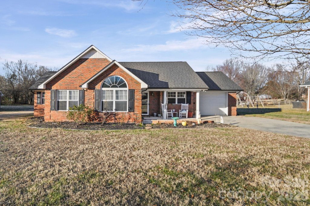 Myers Meadows, Monroe community