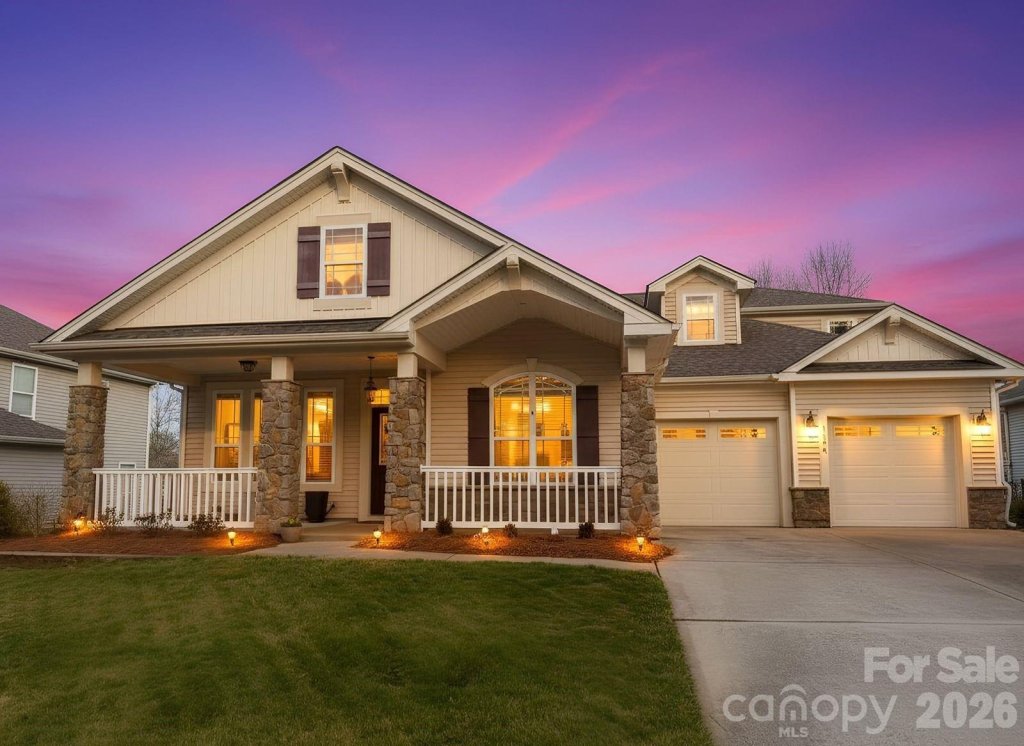 South Point Village, Belmont community