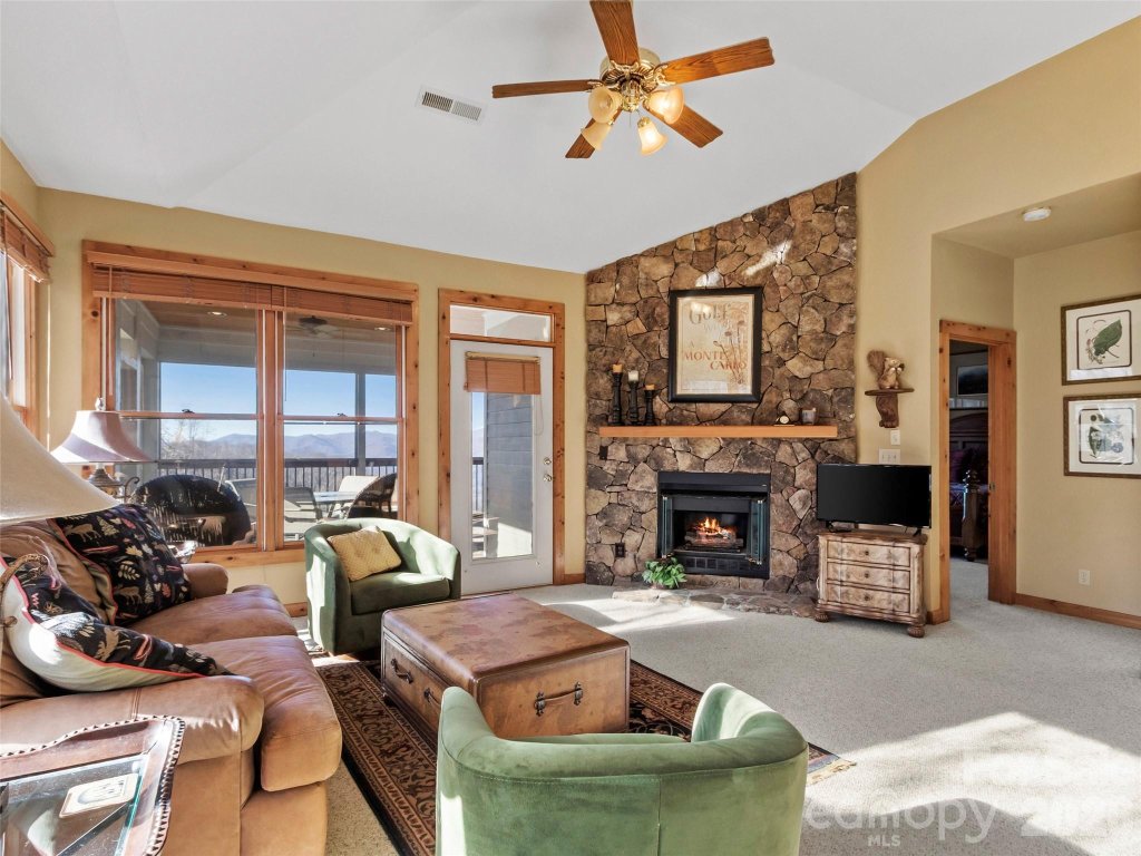 80 Stoney Falls Loop 3-201