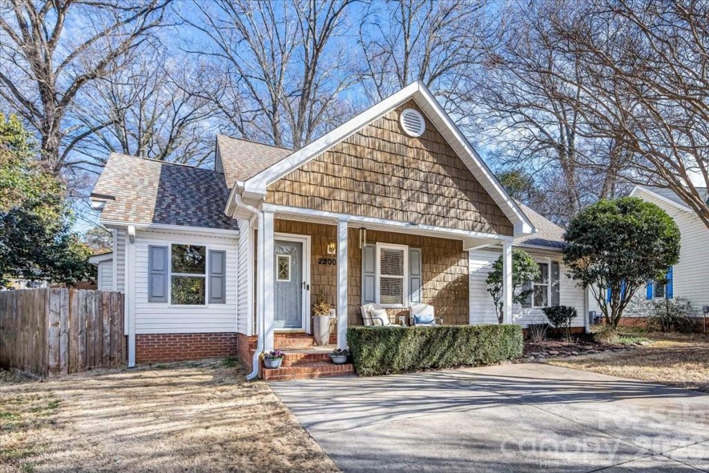 2200 Olde Chantilly Court