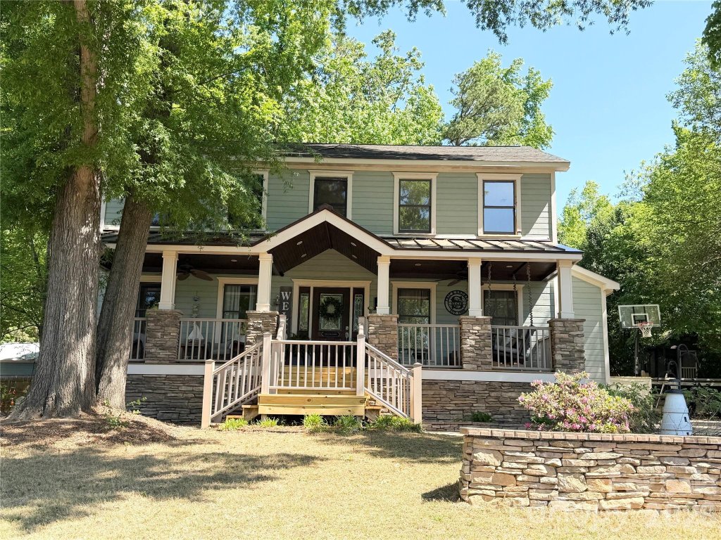 Wellsley Village, Cornelius community