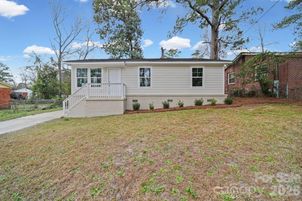Golden Acres, Columbia community