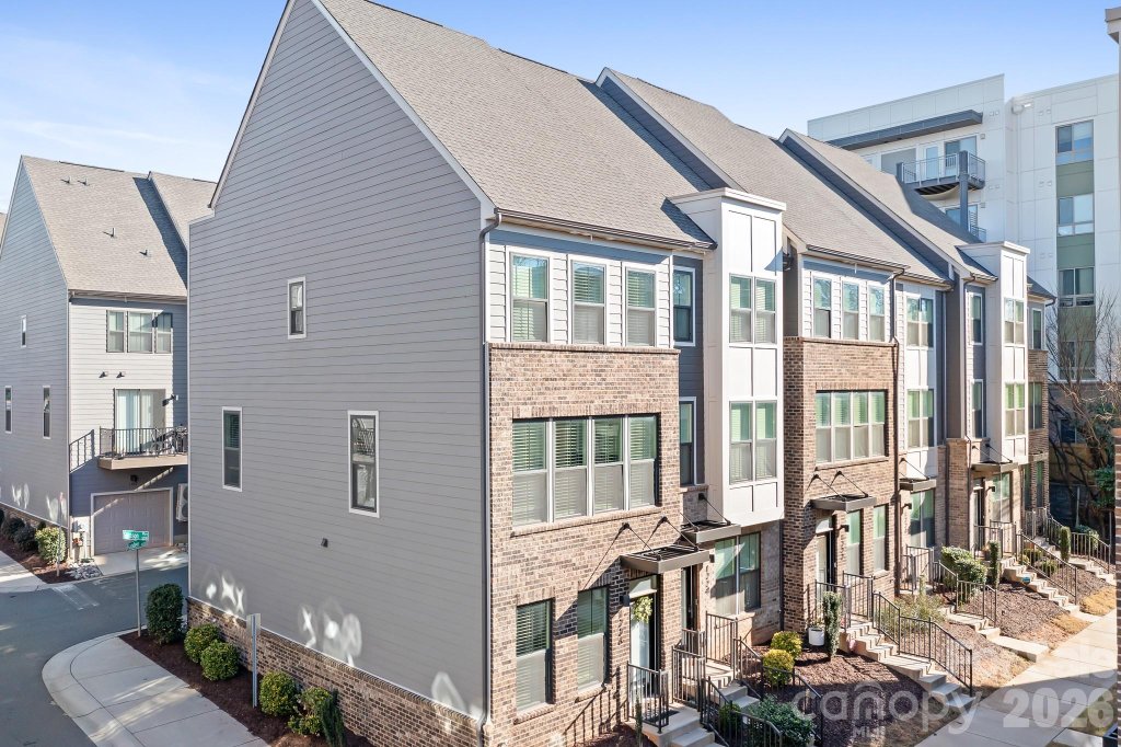 South Tryon Townhomes, Charlotte community