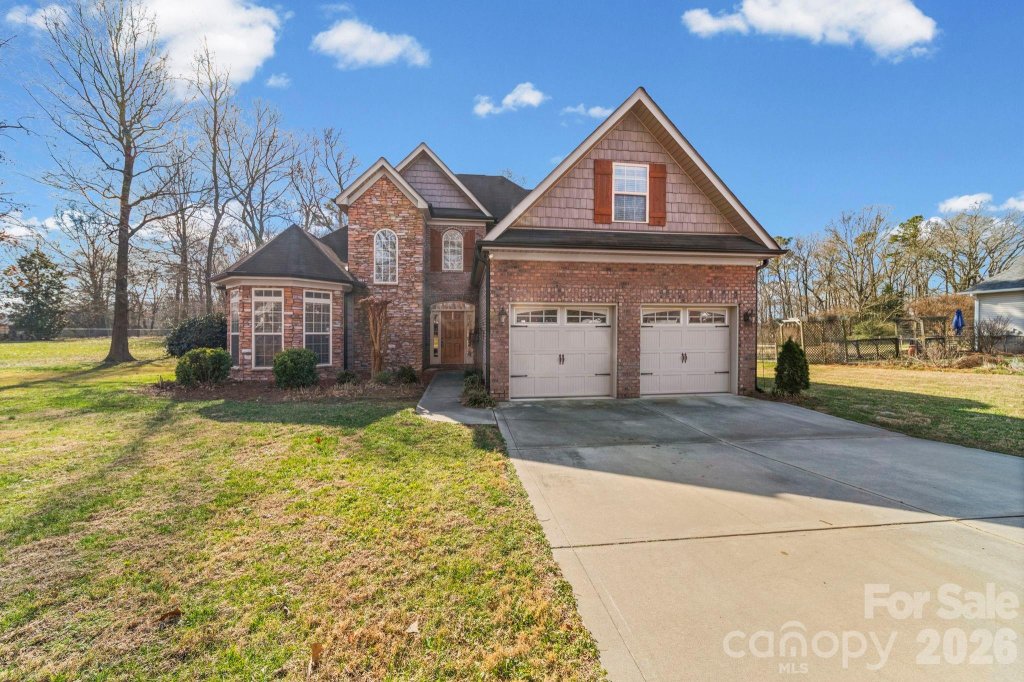 Country Manor, Monroe community