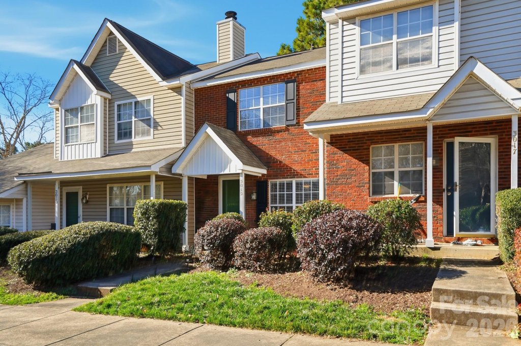 Rossmore, Charlotte community